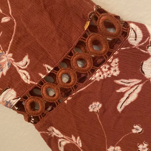 Maurices Dark Mauve Floral Kimono with Lace and Cutout Details [Size: XL] - Picture 3 of 6